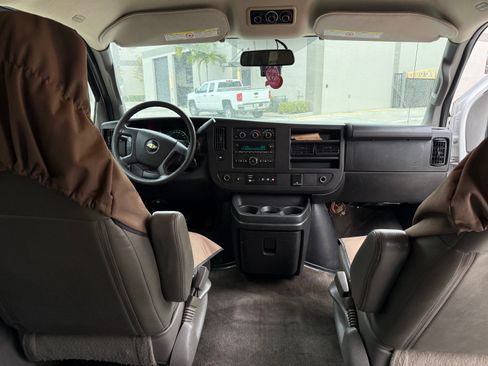 Used 2018 Chevrolet Express 3500 LT w/ LT Preferred Equipment Group image 11