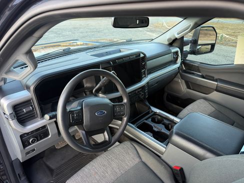 Used 2023 Ford F350 XLT w/ Black Appearance Package image 12