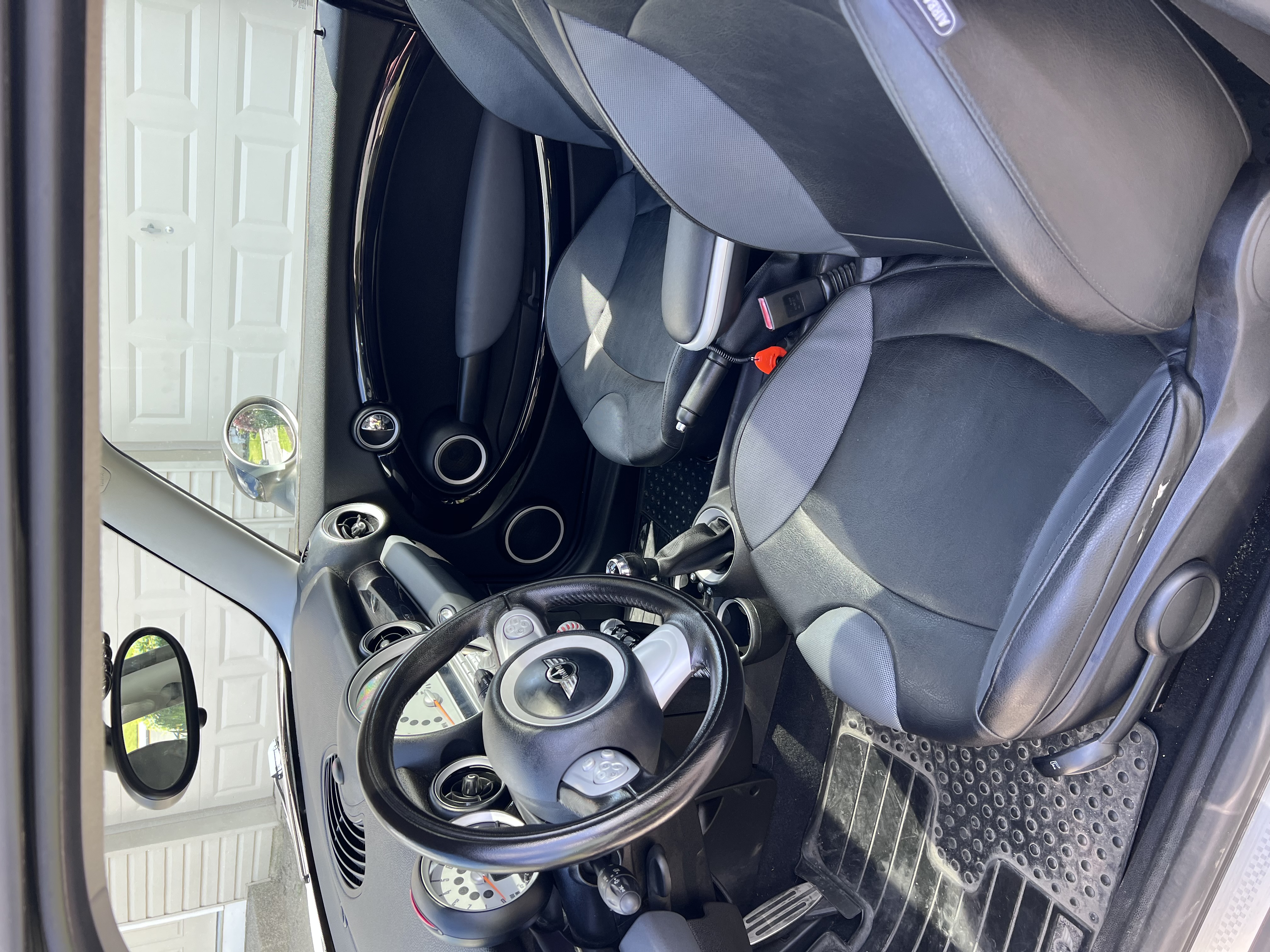 Used 2010 MINI Cooper S w/ Cold Weather Pkg FWD image 9