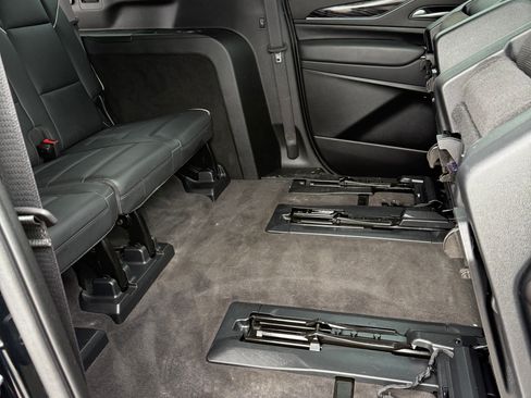 Used 2023 Cadillac Escalade ESV Sport image 11