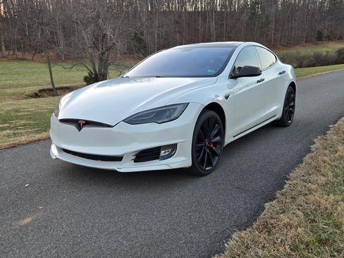 Used 2013 Tesla Model S Performance image 8