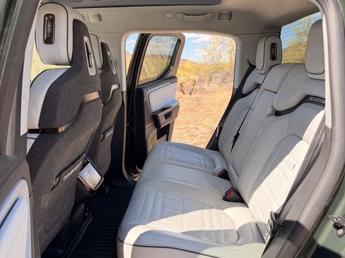 Used 2025 Rivian R1T Premium image 14