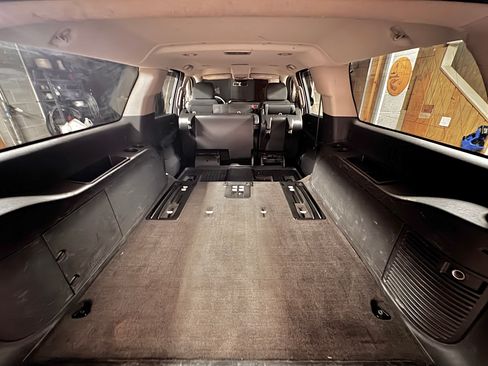 Used 2009 Chevrolet Suburban LT image 16