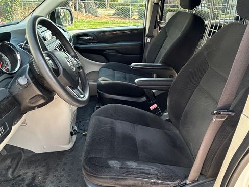 Used 2015 RAM C/V Tradesman image 11