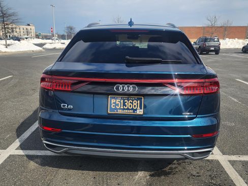 Used 2021 Audi Q8 Premium w/ Convenience Package image 5