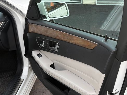 Used 2014 Mercedes-Benz E 350 4MATIC Sedan image 19