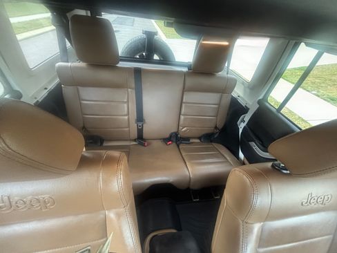 Used 2012 Jeep Wrangler Unlimited Sahara w/ Connectivity Group image 9