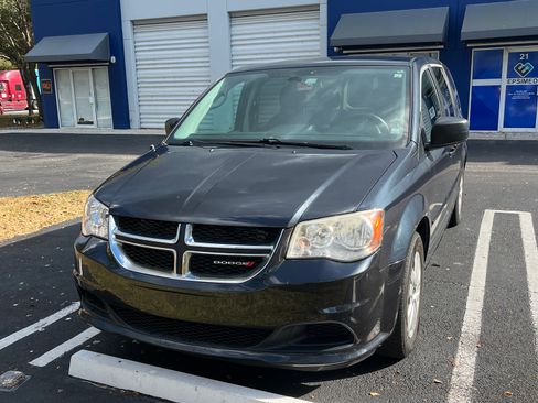 Used 2014 Dodge Grand Caravan SE image 1