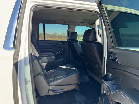 Used 2018 Chevrolet Suburban LT image 11