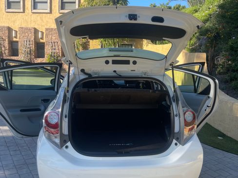 Used 2012 Toyota Prius C Four FWD image 10