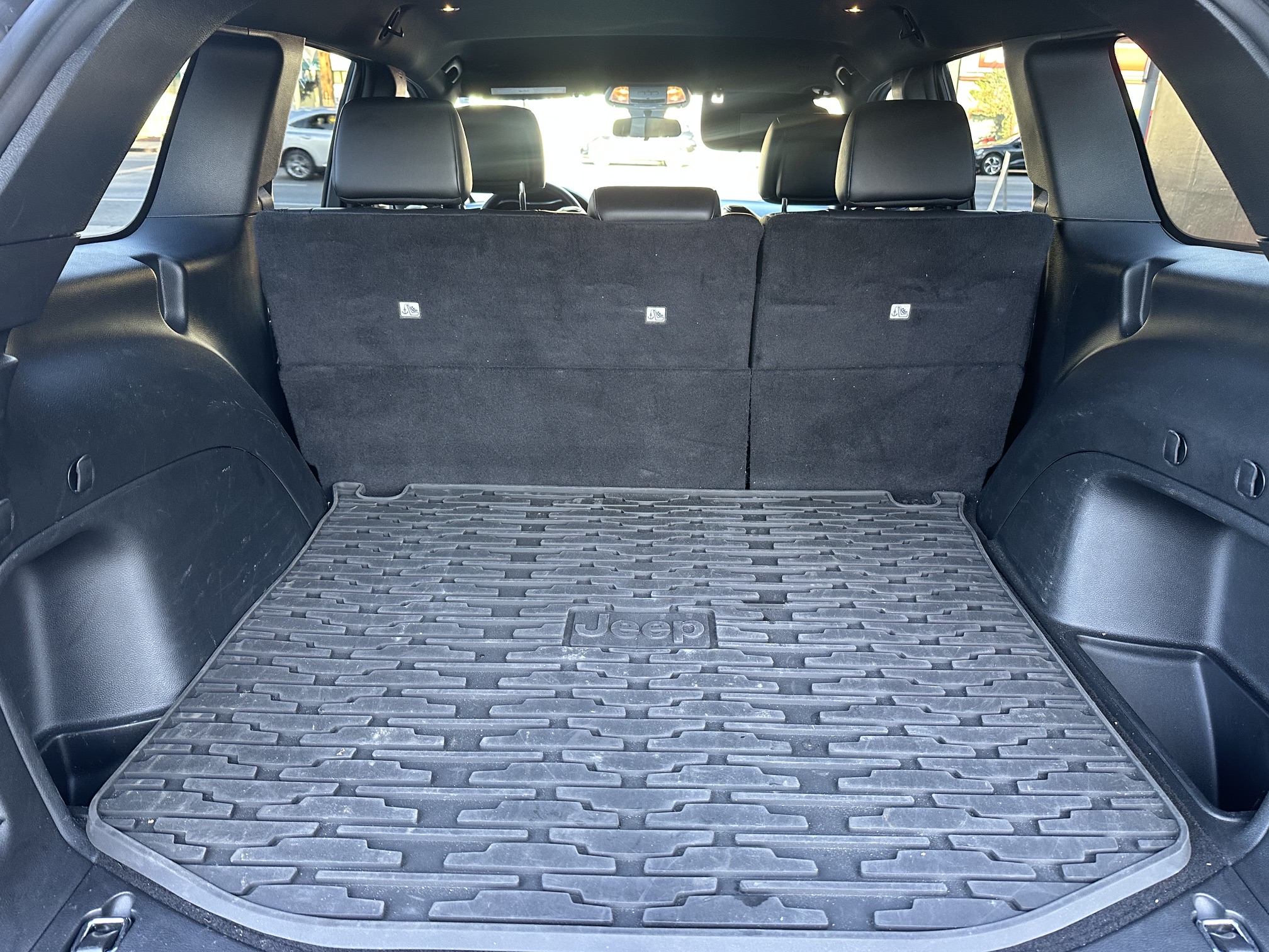 Used 2021 Jeep Grand Cherokee Laredo X RWD image 12