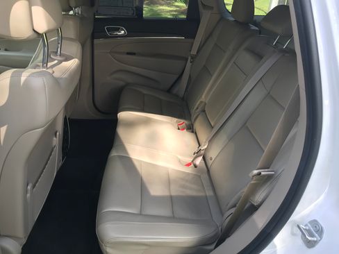 Used 2018 Jeep Grand Cherokee Limited image 9