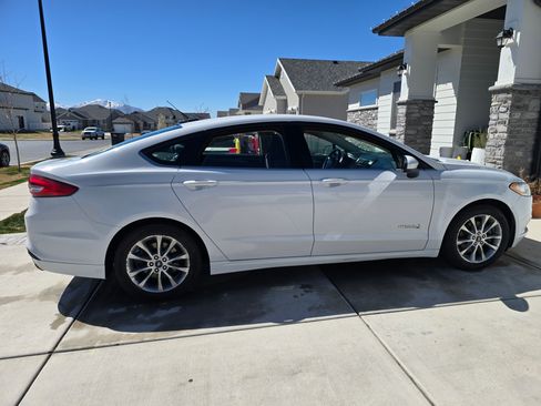 Used 2017 Ford Fusion SE image 4