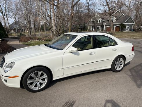 Used 2009 Mercedes-Benz E 350 4MATIC Sedan image 1