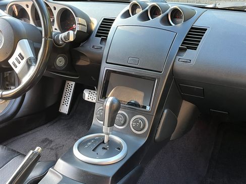 Used 2004 Nissan 350Z Touring w/ Aerodynamics Pkg image 17