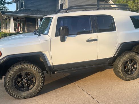 Used 2008 Toyota FJ Cruiser 4WD image 2