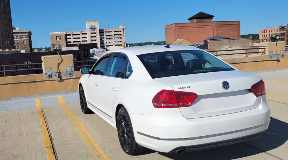 Used 2014 Volkswagen Passat 1.8T SEL Premium FWD image 1