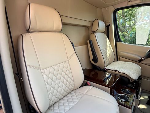 Used 2014 Mercedes-Benz Sprinter 2500 image 26