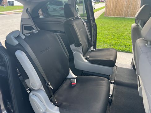 Used 2019 Honda Odyssey EX image 9