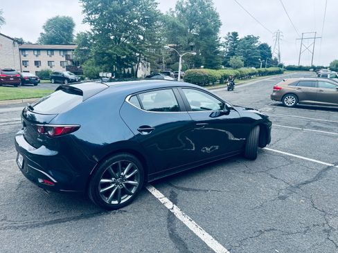 Used 2019 MAZDA MAZDA3 AWD Hatchback w/ Preferred Pkg image 5