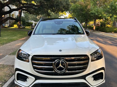 Used 2024 Mercedes-Benz GLS 580 4MATIC image 8