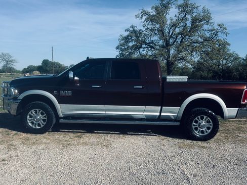 Used 2015 RAM 2500 Laramie w/ Snow Chief Group image 2