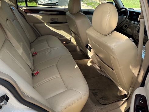 Used 2008 Lincoln Town Car Signature Limited image 1