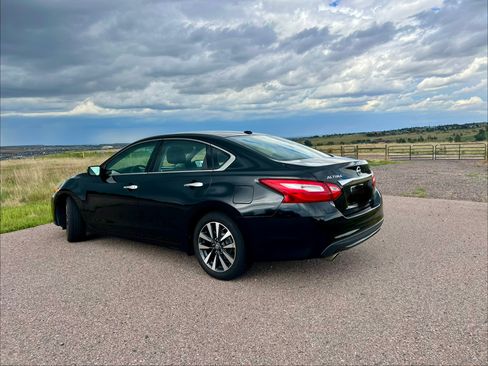 Used 2017 Nissan Altima 2.5 SV FWD image 2