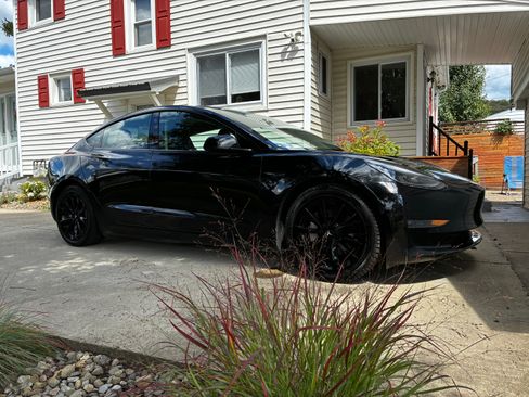 Used 2022 Tesla Model 3 Long Range AWD/4WD image 1