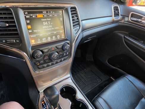 Used 2017 Jeep Grand Cherokee Limited w/ Luxury Group II image 12