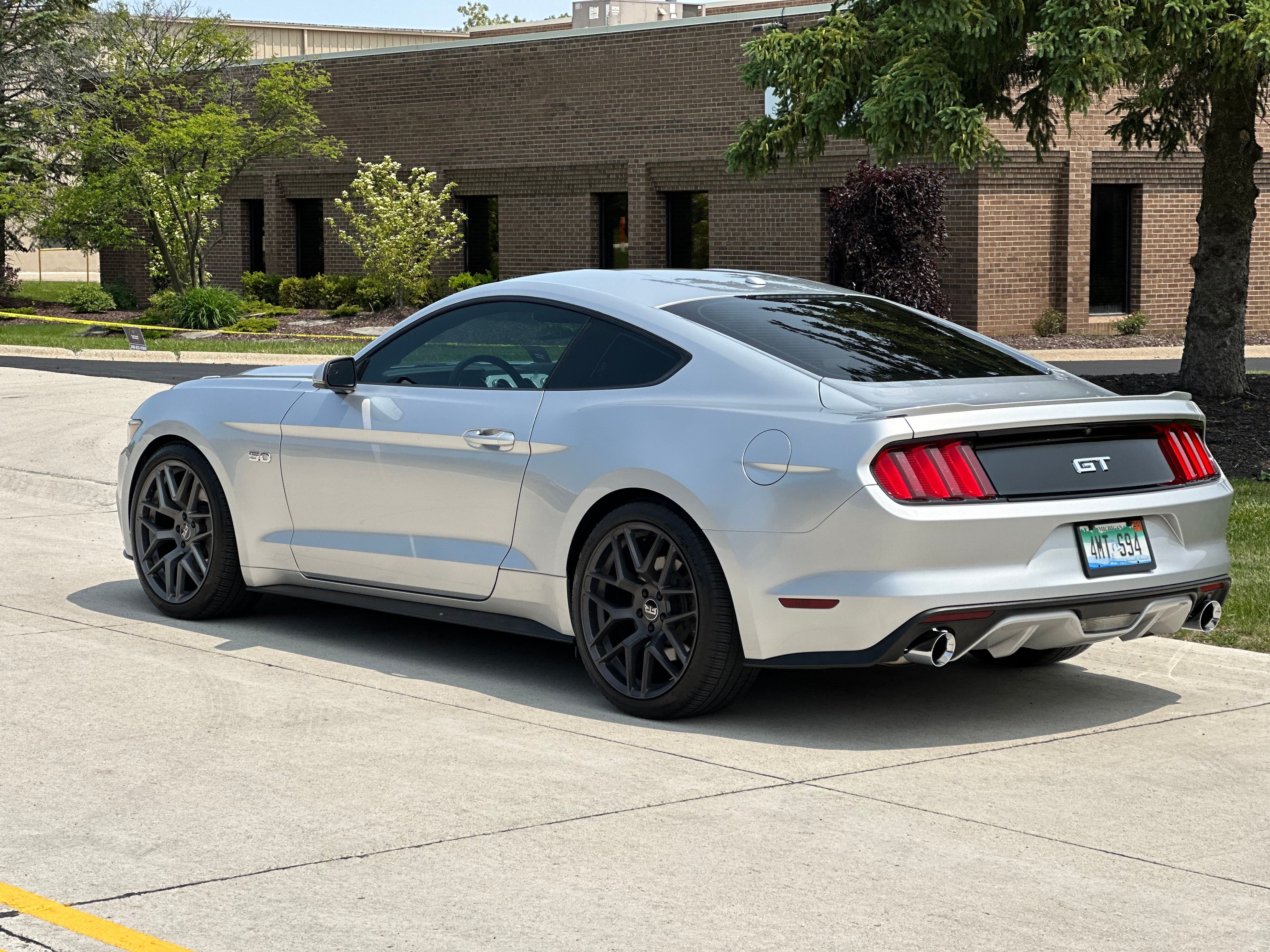 Used 2016 Ford Mustang GT Premium RWD image 5