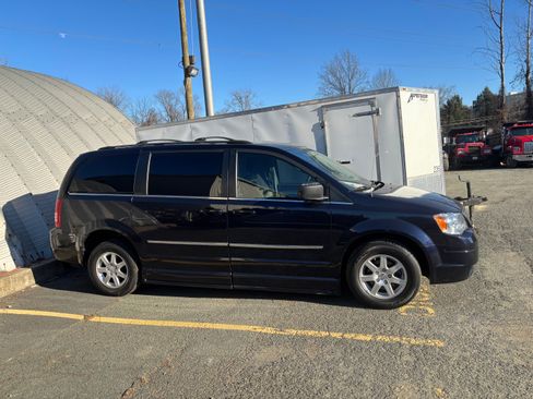 Used 2010 Chrysler Town & Country Touring w/ Heated Seat Group image 2