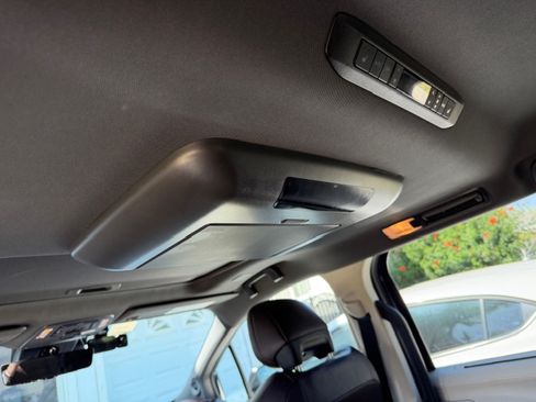 Used 2021 Toyota Sienna Platinum image 11