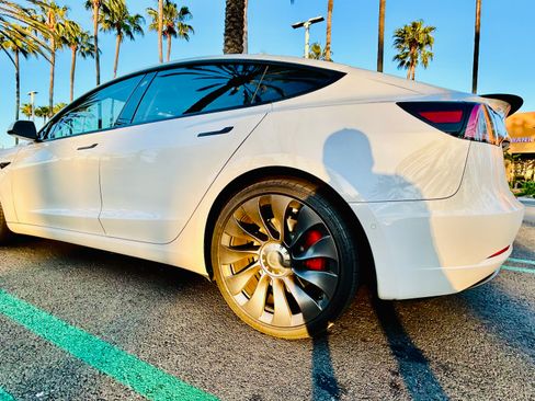 Used 2021 Tesla Model 3 Performance image 8