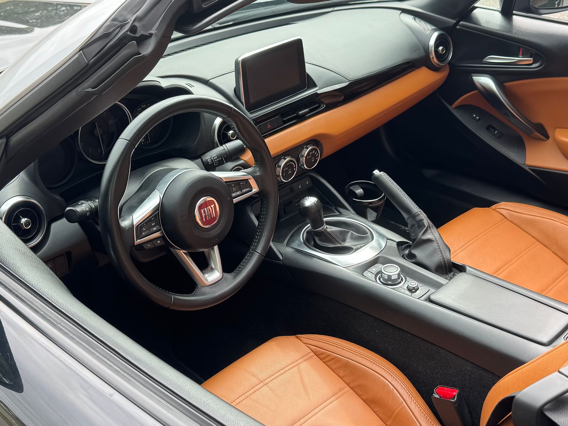 Used 2018 FIAT 124 Spider Lusso w/ Convenience Group RWD image 8