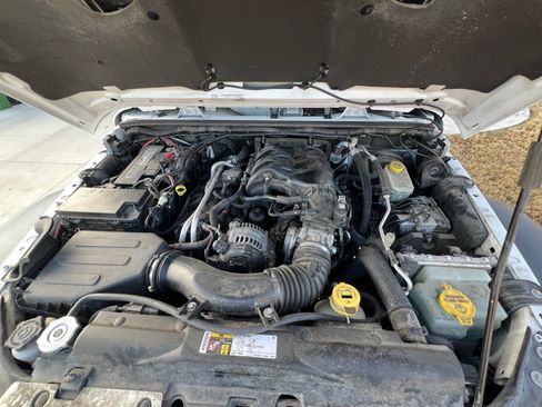 Used 2016 Jeep Wrangler Unlimited Rubicon image 16