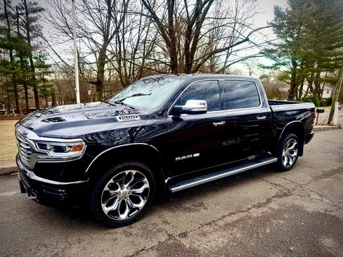 Used 2022 RAM 1500 Limited w/ Body-Colour Bumper Group image 1