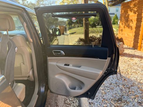 Used 2017 Jeep Grand Cherokee Limited w/ Luxury Group II image 20