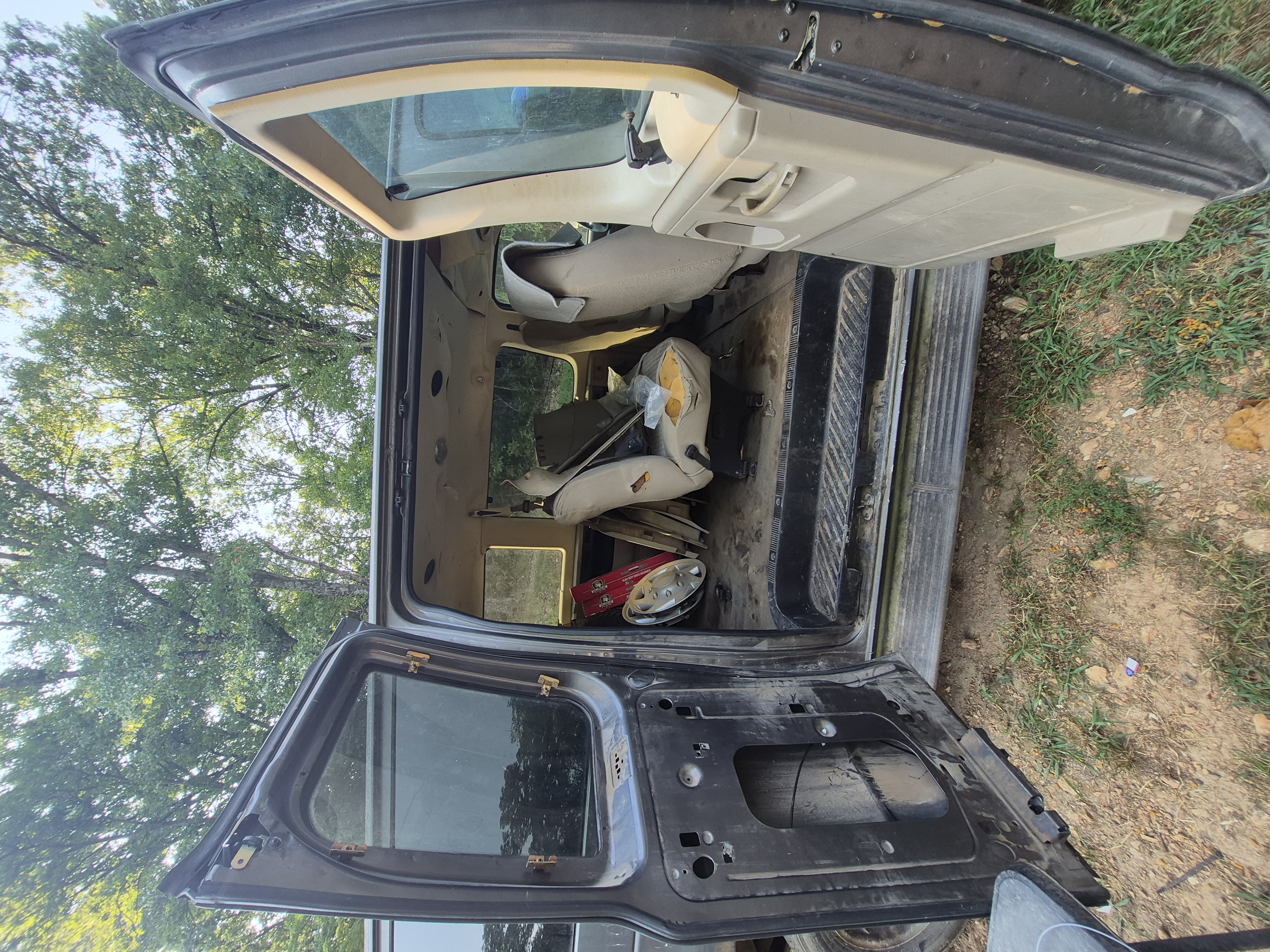 Used 2004 Ford E-350 and Econoline 350 XLT RWD image 8