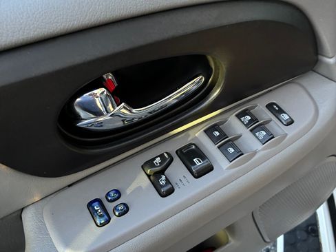 Used 2007 GMC Envoy Denali image 8