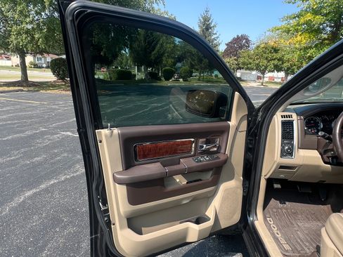 Used 2011 RAM 1500 Laramie image 17