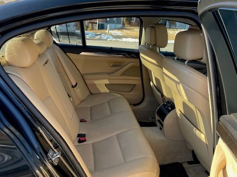 Used 2011 BMW 528i Sedan image 16