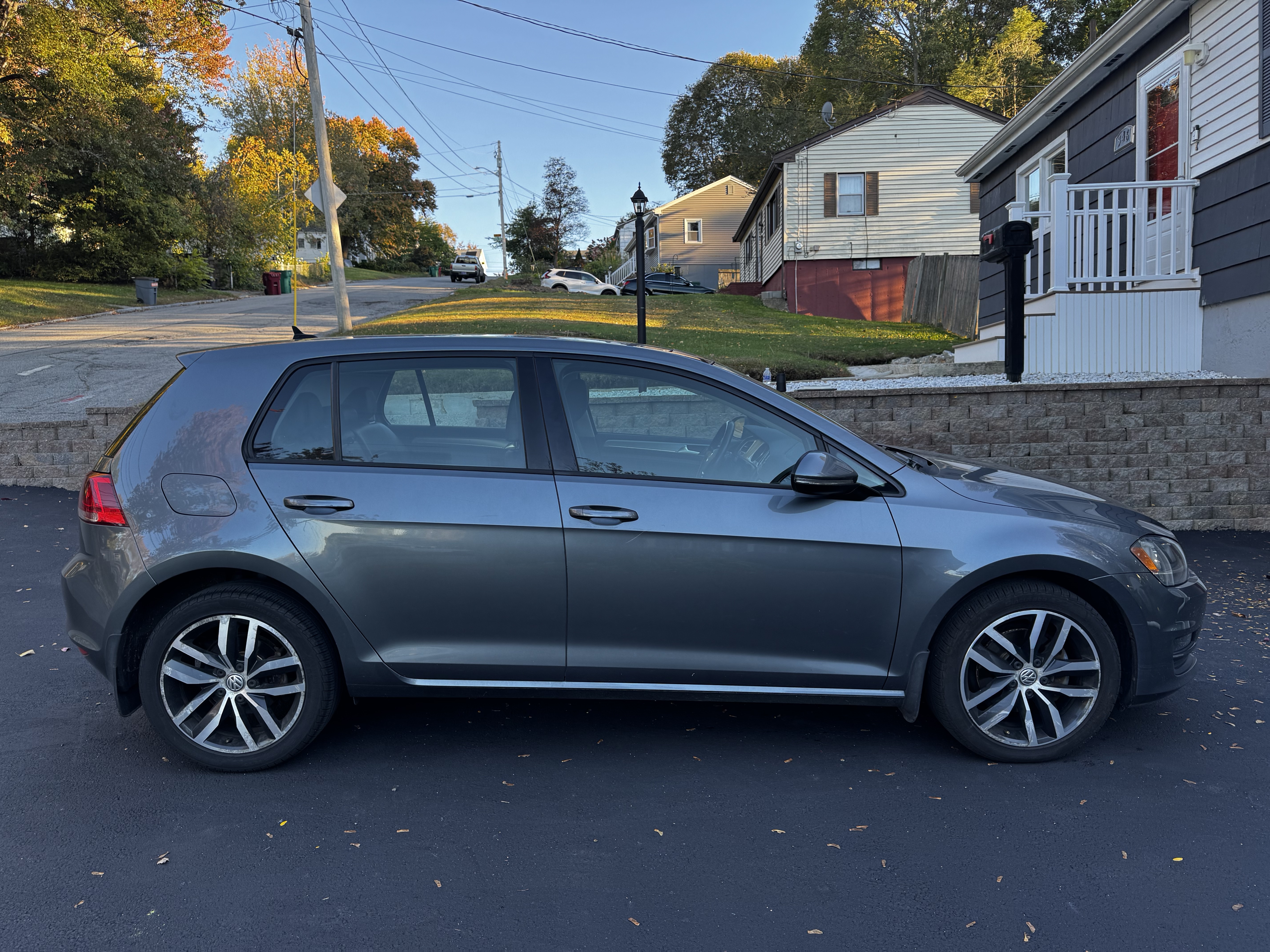 Used 2016 Volkswagen Golf SE w/ Lighting Package FWD image 5