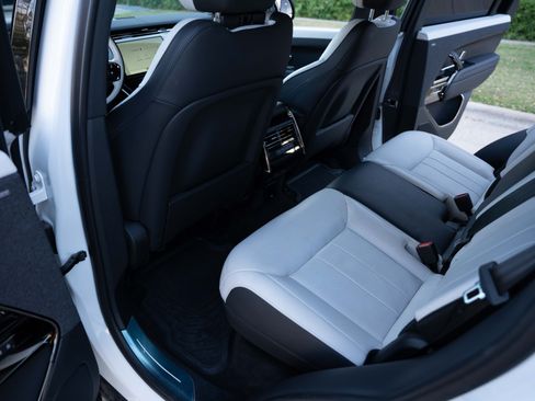 Used 2025 Land Rover Range Rover Sport Dynamic SE image 18