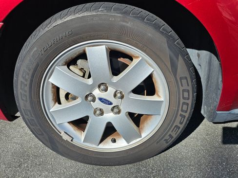 Used 2005 Ford Five Hundred SEL image 11