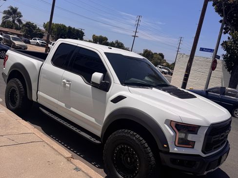 Used 2018 Ford F150 Raptor w/ Equipment Group 802A Luxury AWD/4WD image 2