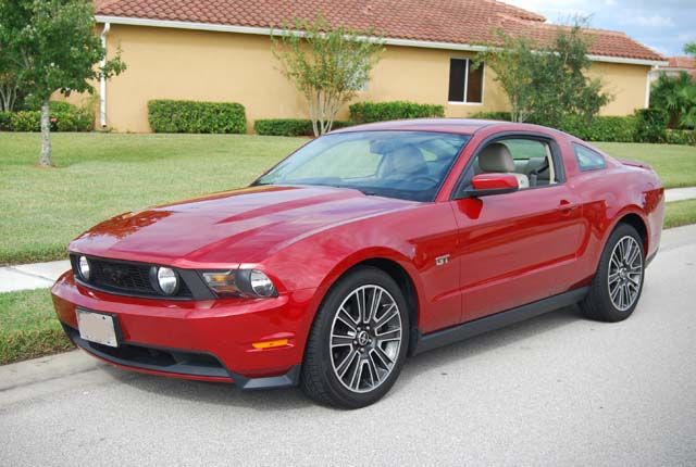 Used 2010 Ford Mustang GT Premium RWD image 1