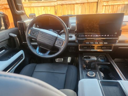 Used 2024 GMC Hummer EV 2X w/ LPO, Illumination Package image 4