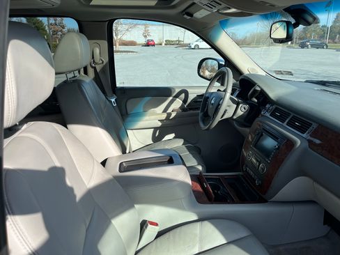 Used 2008 Chevrolet Suburban LTZ w/ LTZ Preferred Equipment Group image 25