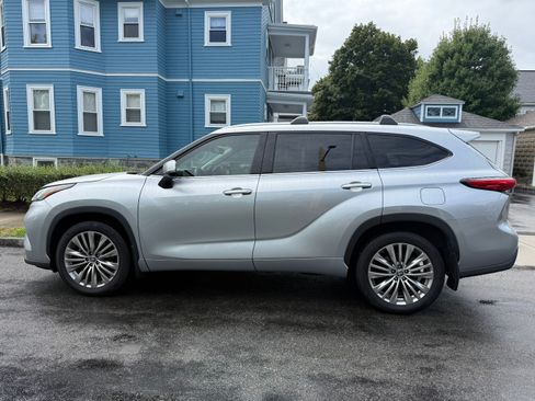 Used 2022 Toyota Highlander Platinum AWD/4WD image 8